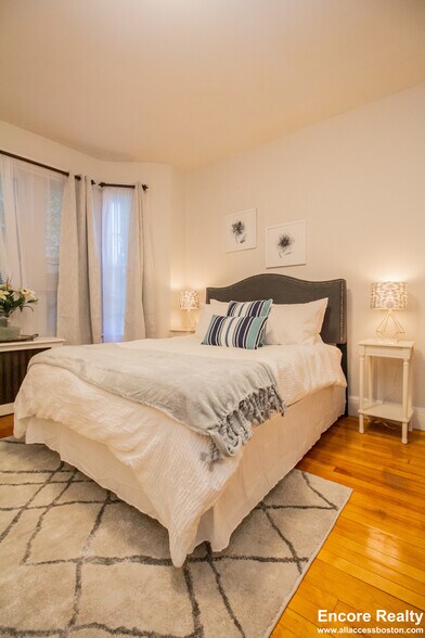 Building Photo - 1253 Beacon St