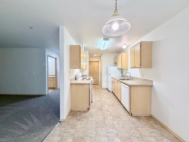 Building Photo - 10020 SW 125th Ave