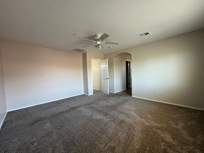 Building Photo - Fabulous Gilbert Location near San Tan Mall