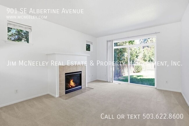 Building Photo - 901 SE Albertine St