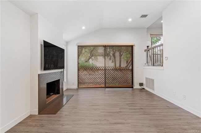 Building Photo - 5757 Owensmouth Ave