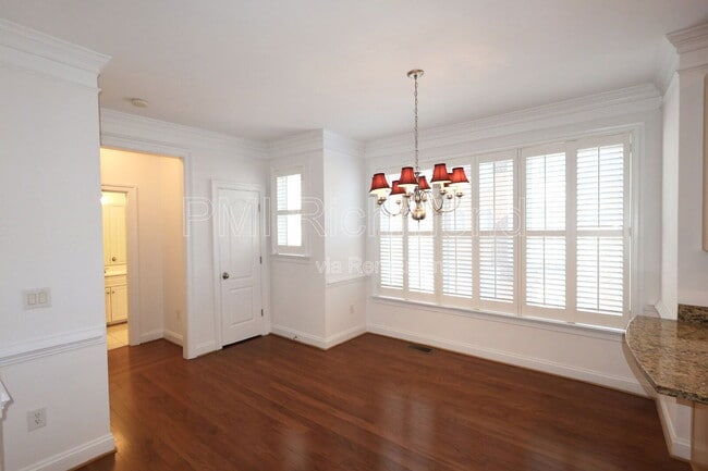 Building Photo - 728 S Pine St