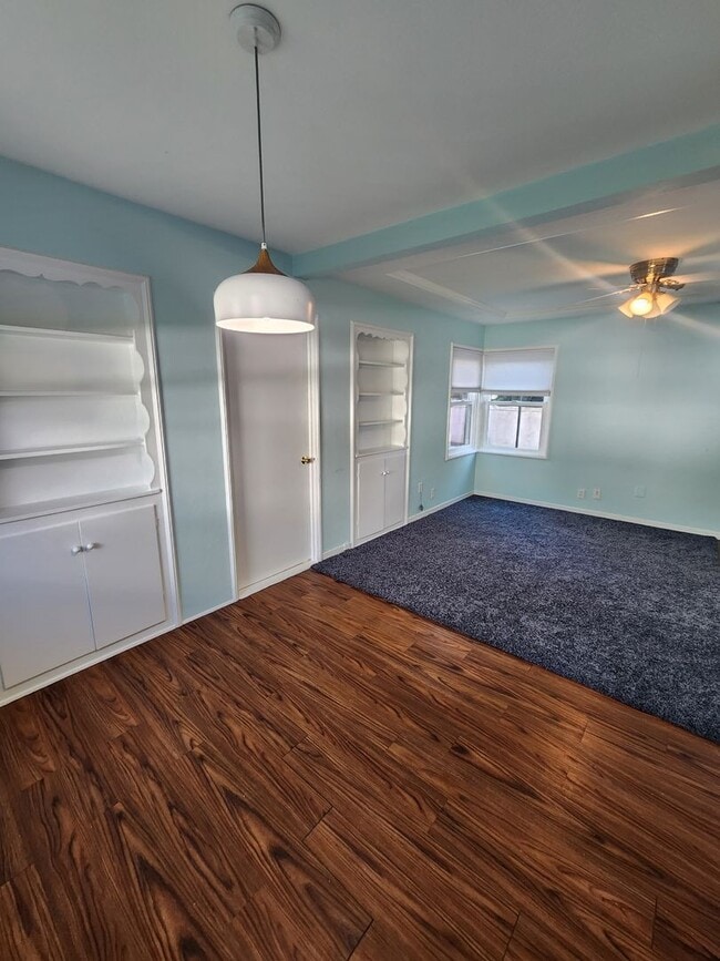 Building Photo - Retro Style Beach Apartment- Water Included!