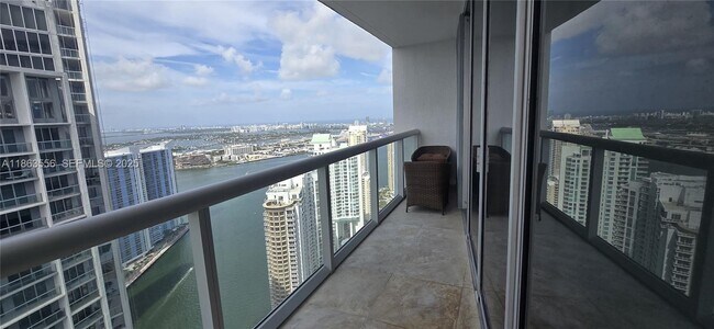 Building Photo - 495 Brickell Ave