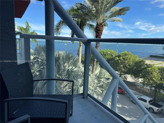 Building Photo - 1155 Brickell Bay Dr