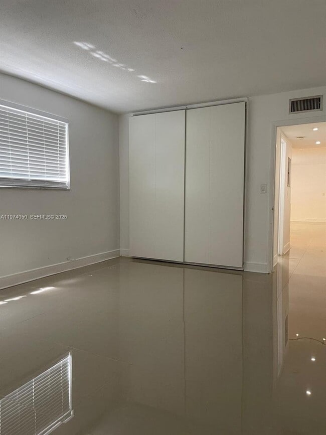 Building Photo - 1120 102nd St