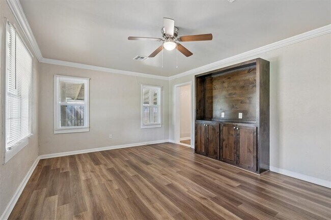 Building Photo - 510 N Marshall Dr
