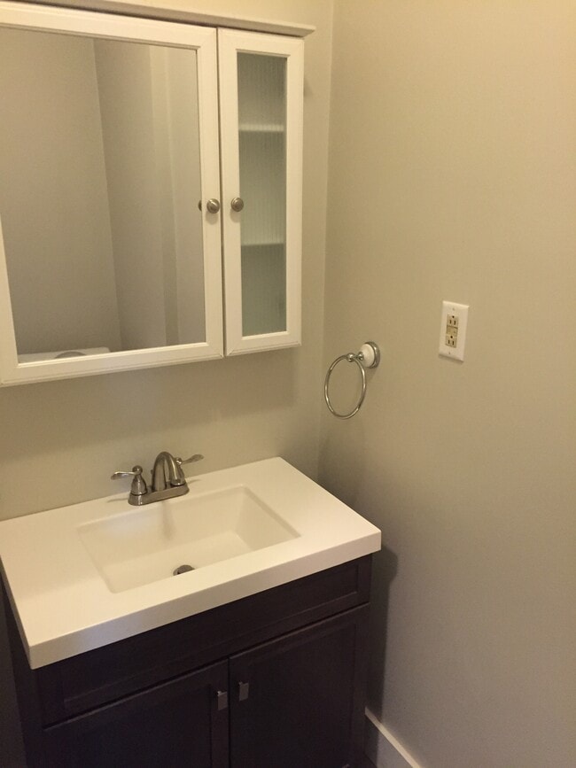 Building Photo - 1919 Plainfield Ave NE