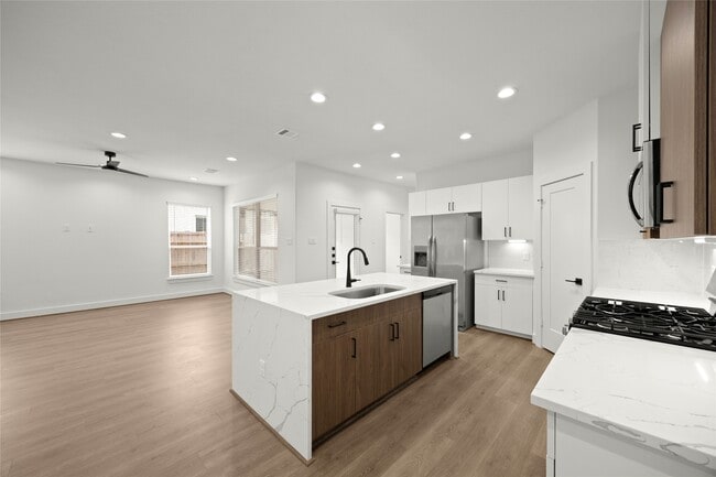 Building Photo - 2711 Sunrise Breeze Dr