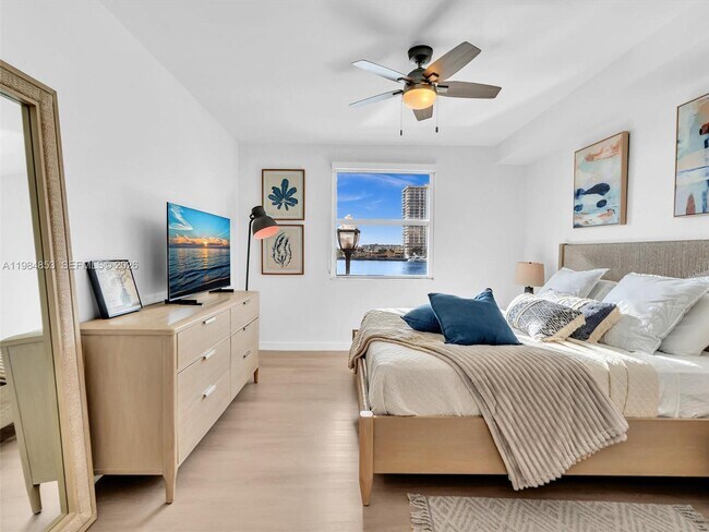 Building Photo - 17150 N Bay Rd