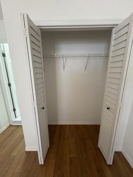 Building Photo - 1802 Parkwood Dr