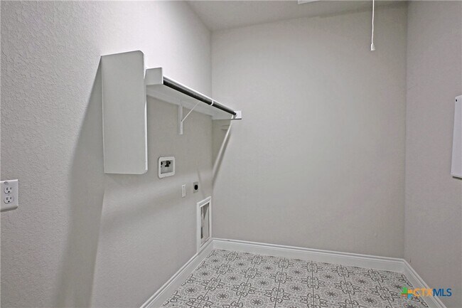 Building Photo - 588 Vale Ct