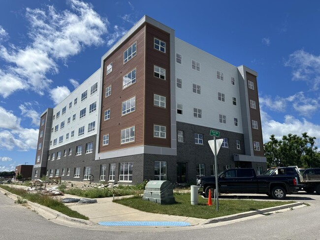 Building Photo - Victories Square