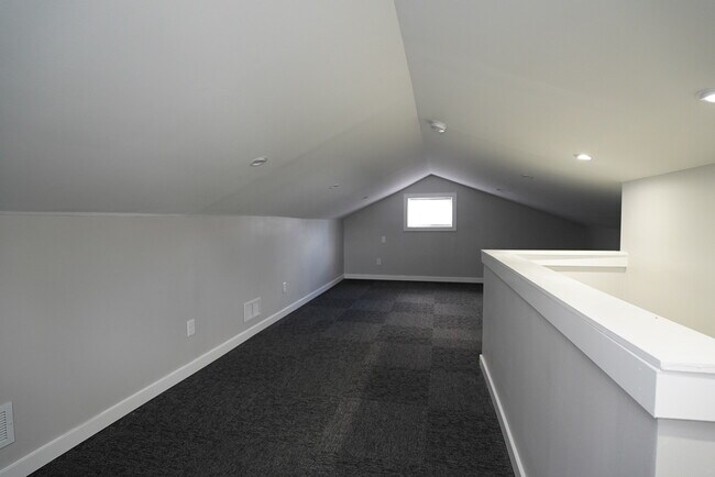 Building Photo - 1258 Miner St