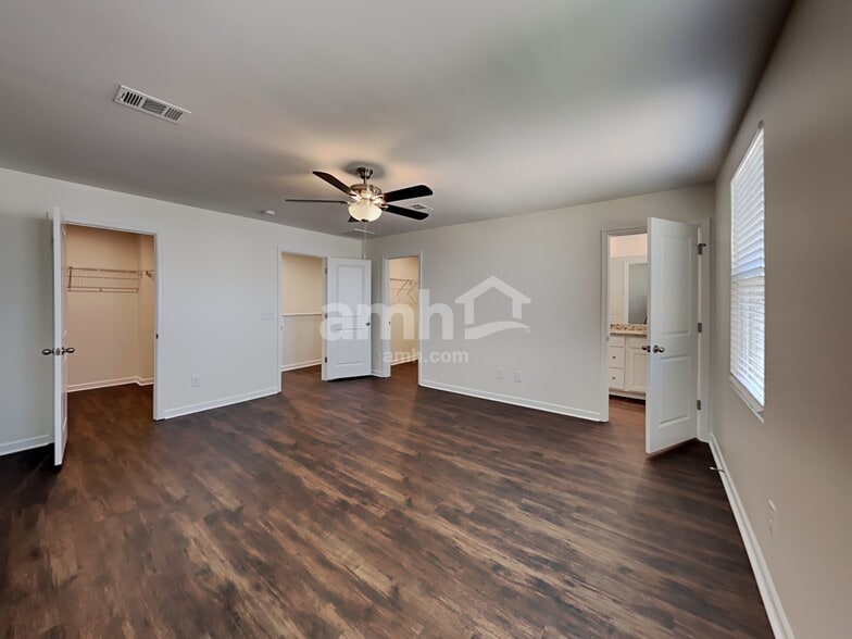 Building Photo - 941 Blue Ash Way