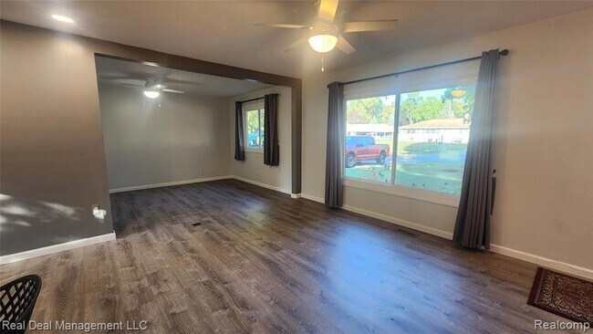 Building Photo - 6555 Manson Dr