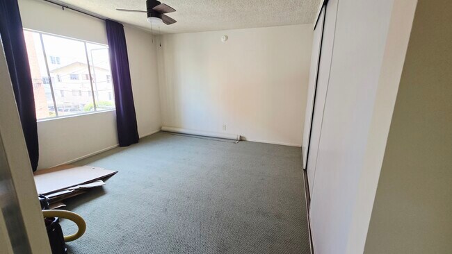 Building Photo - 526 S St Andrews Pl