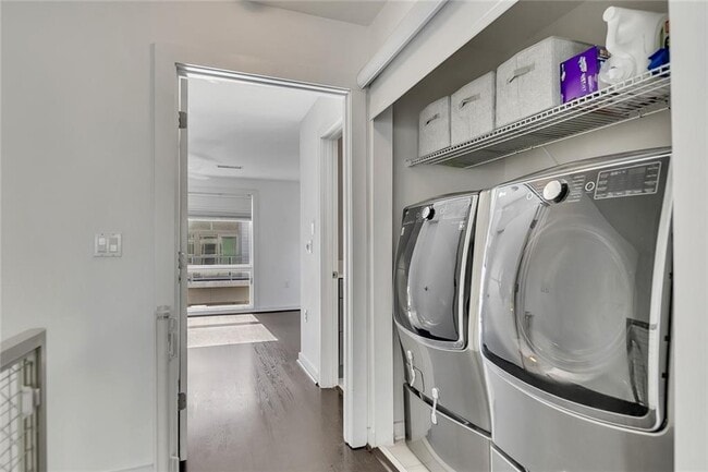 Building Photo - 1213 Van Allen Mews NW