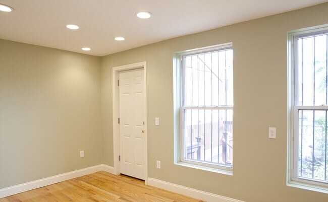 Building Photo - 4 Kearsarge Ave