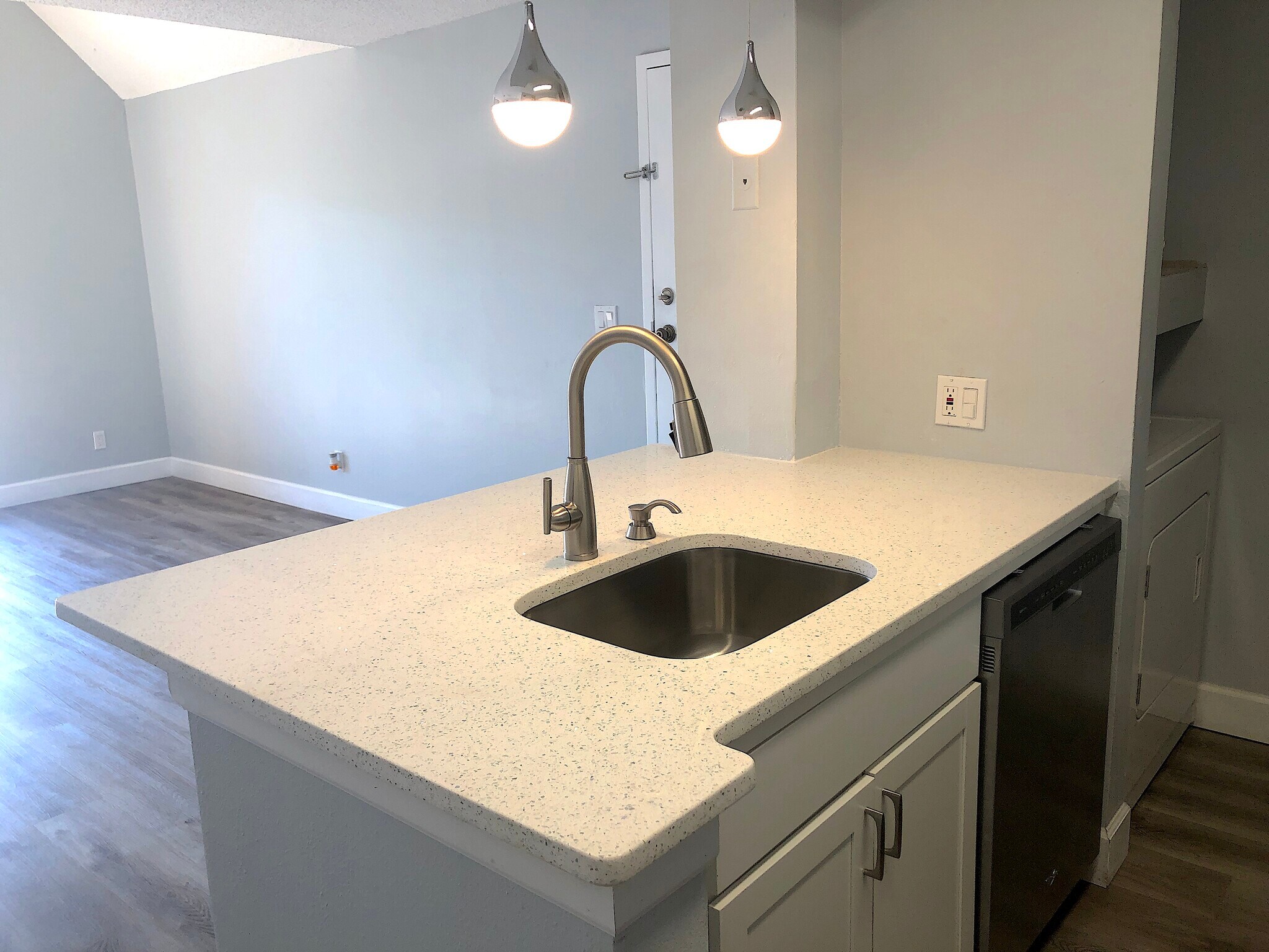 Building Photo - 351 Lone Hill Dr