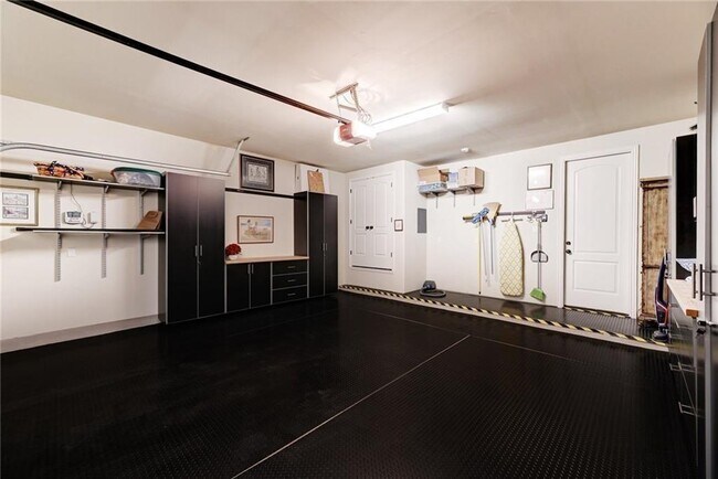 Building Photo - 208 Maxwell Way