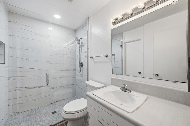 Building Photo - 8639 E Virginia Ave