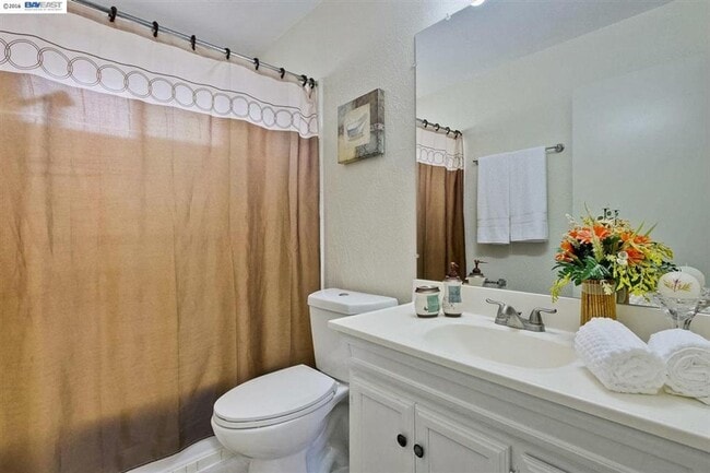 Building Photo - $2,890 / 3 BR - GORGEOUS TOWN HOME IN NORTHGATE AREA OF FREMONT!