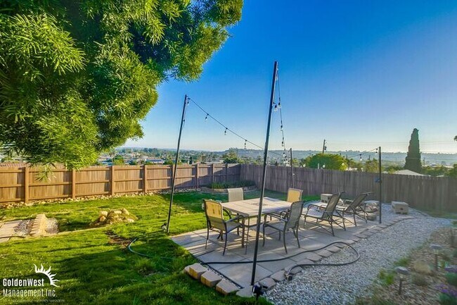 Building Photo - Scenic 4Bdm 2Ba Oasis with Panoramic Views...