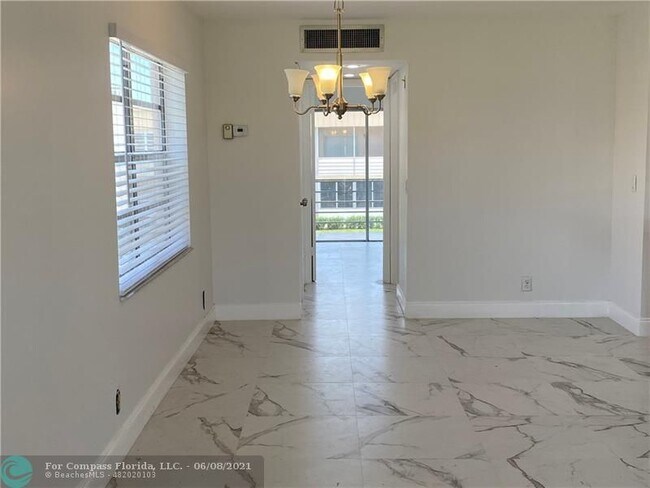 Building Photo - 954 Normandy Trail