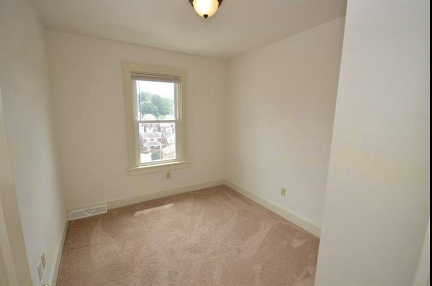 Building Photo - 804 Lilac St