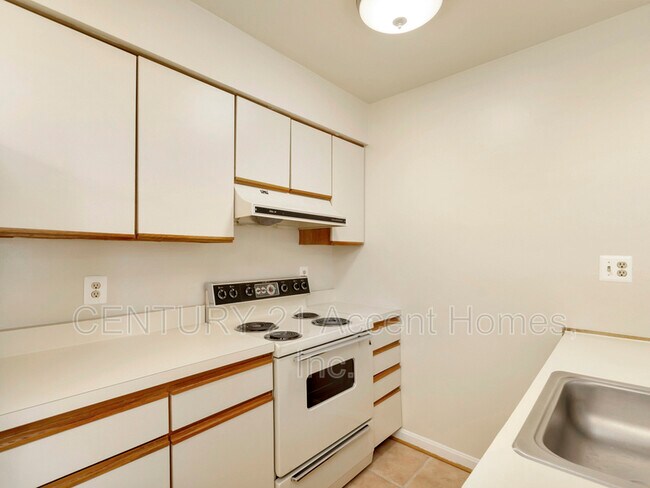 Building Photo - 8647 Beekman Pl