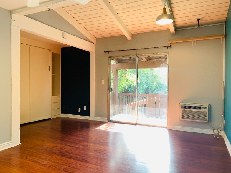 Primary Photo - 1040 W MacArthur Blvd