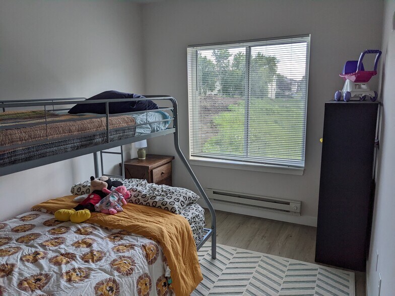 Bedroom 2 - 1501 N Windsor Ave