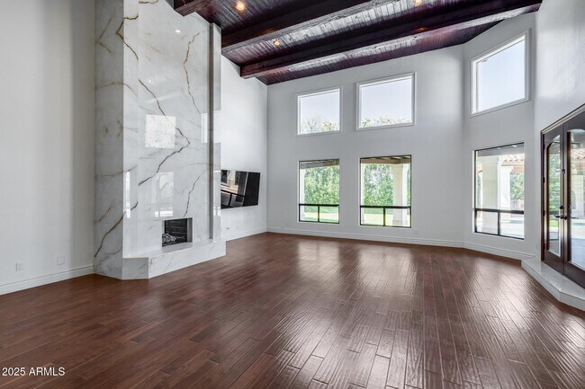 Building Photo - 8303 N 61st Pl