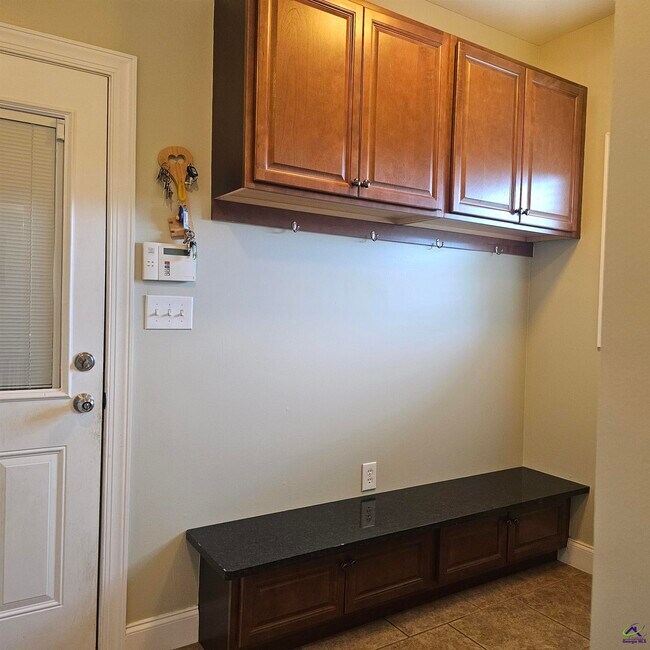 Building Photo - 316 Montview Way