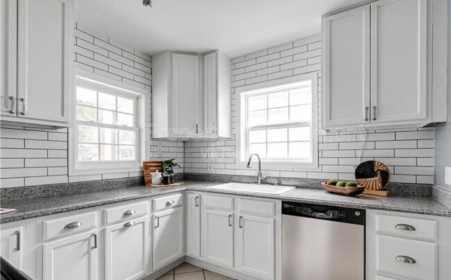 Building Photo - 4504 Hanover Ave