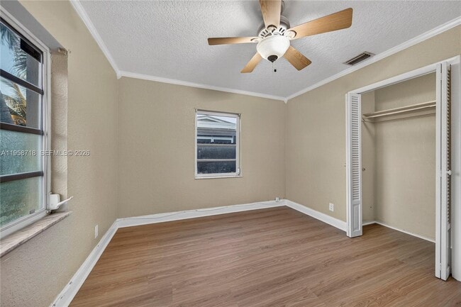 Building Photo - 5265 NE 1st Terrace