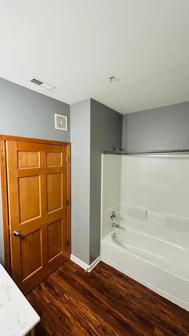 Building Photo - 2215 Aurora Dr