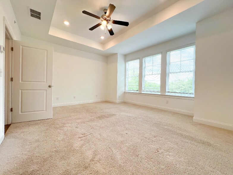 Building Photo - 6605 Beacon Dr