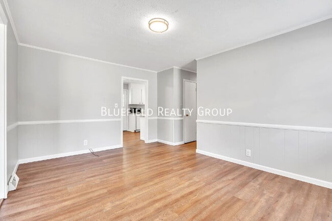 Building Photo - 107 River Rd Cir-