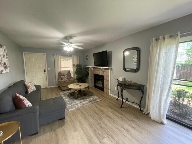 Building Photo - 14739 Norwood Oaks Dr