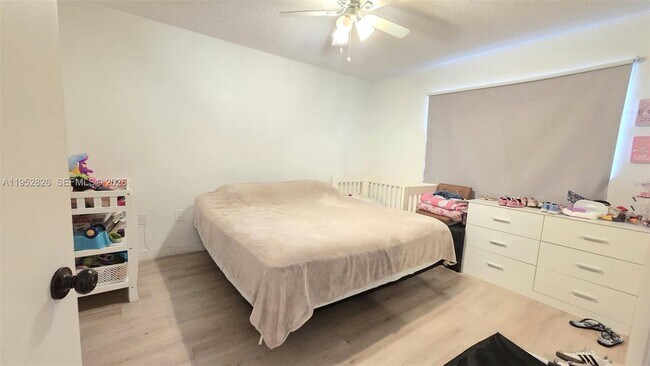 Building Photo - 7911 SW 152nd Ave