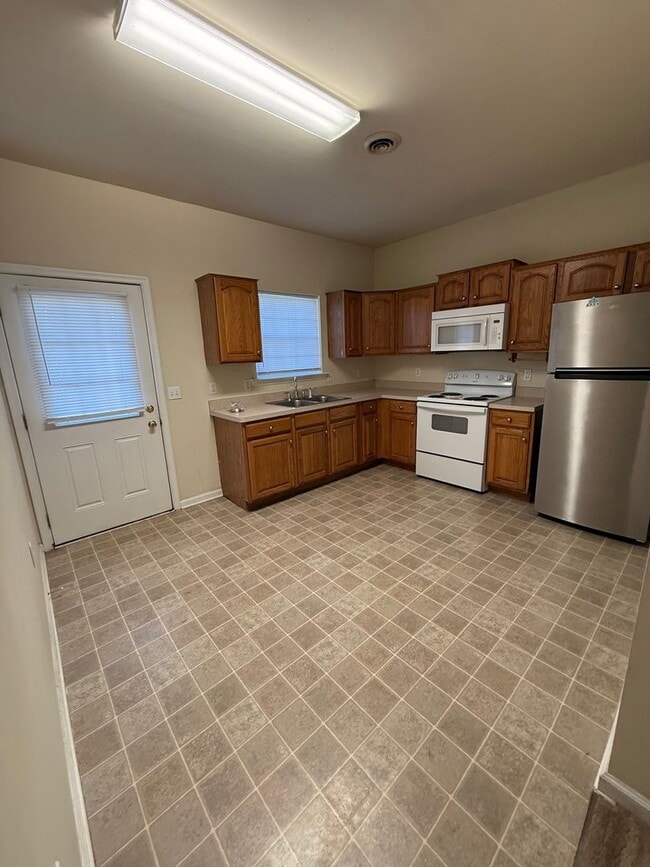 Building Photo - 3494 Linden St