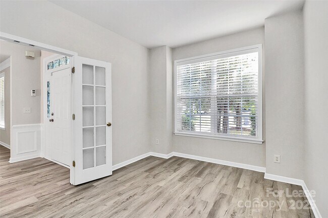 Building Photo - 2108 Oakcliffe Ct