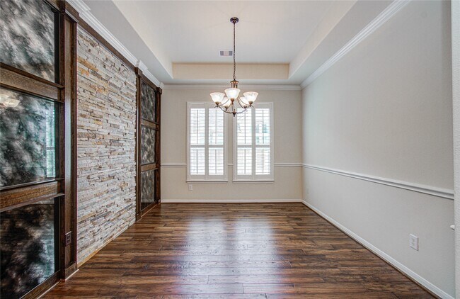 Building Photo - 28666 Pleasant Forest Dr