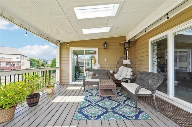 Building Photo - 915 Elmsbrook Ln