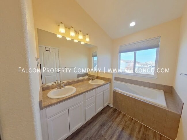 Building Photo - 10151 Silver Stirrup Dr