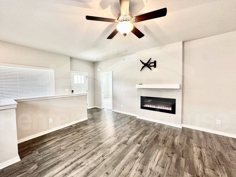 Building Photo - 2310 SW Plaza Pkwy