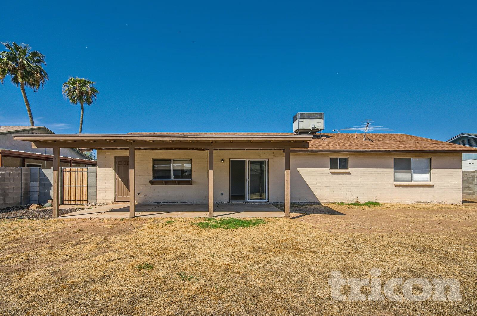 Building Photo - 4201 W Sunnyside Ave