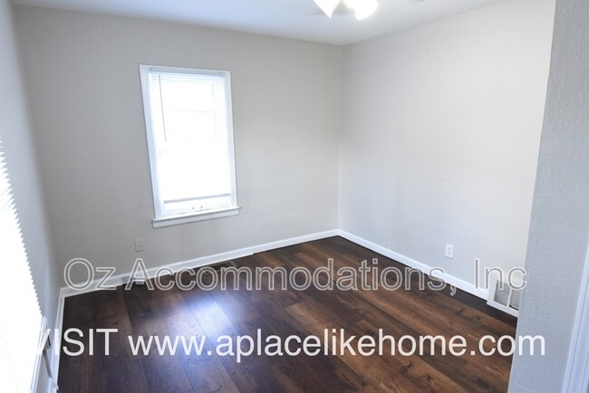Building Photo - 5555 Farrow Ave